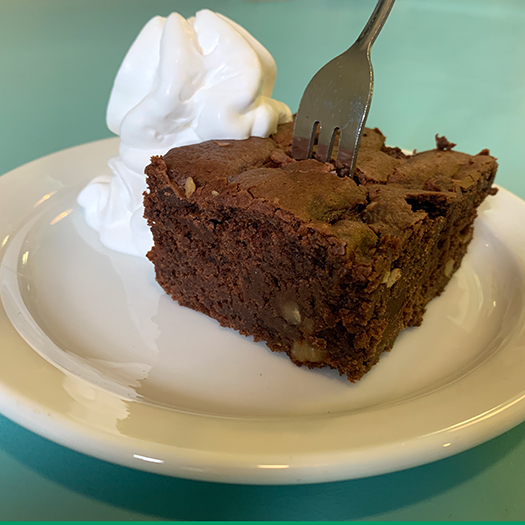 brownie mit sahne